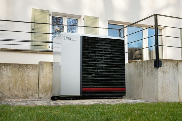 What are the essential steps for installing a heat pump in a UK home?